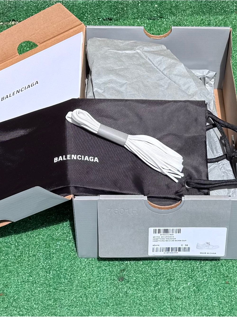 Balenciaga Hamptons Worn Out Sneaker White - Picture 6 of 11